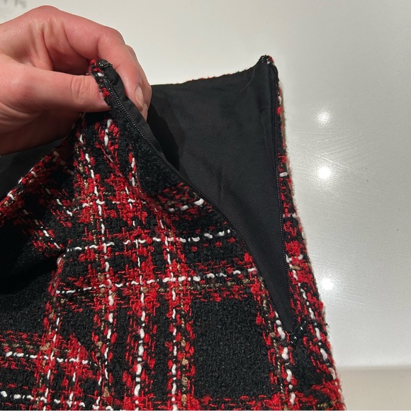 LOFT Red & Black Plaid Tweed Skirt Mini Skirt - Size 4 - Picture 6 of 7